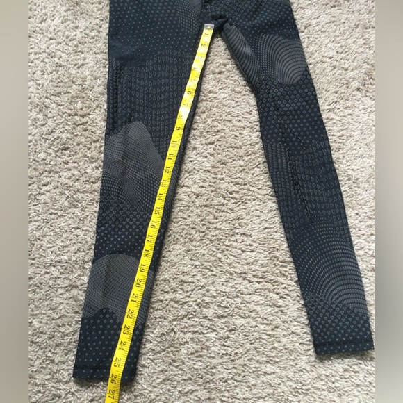 Galaxy Infinity Preto Textured Leggings - Picture 11 of 16